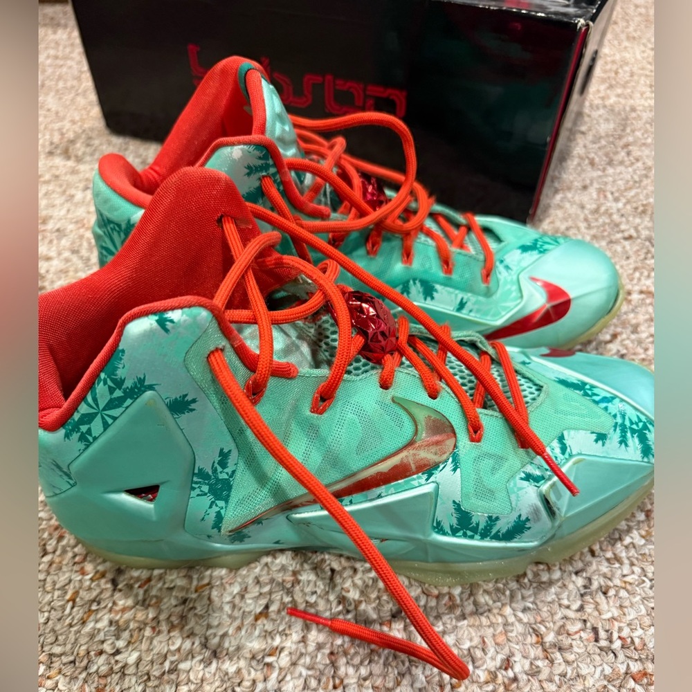 Nike LeBron 11 ‘Christmas’ - Picture 4 of 7